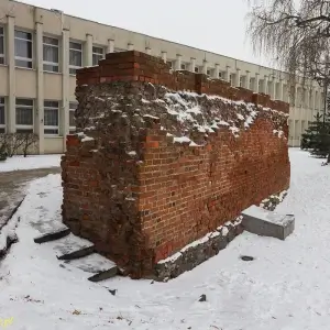 Inowrocław zachowany fragment murów obronnych